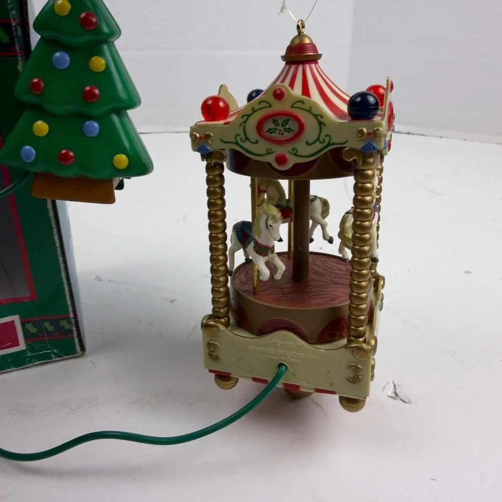 Vintage House of Lloyd Classical Carousel Musical Ornament 1991 541230 Boxed